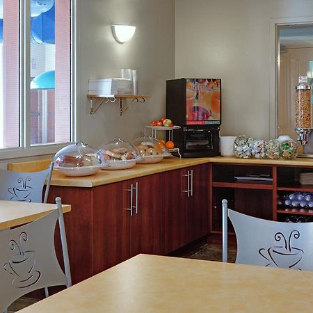 Super 8 By Wyndham Caraquet Hotel Exterior photo