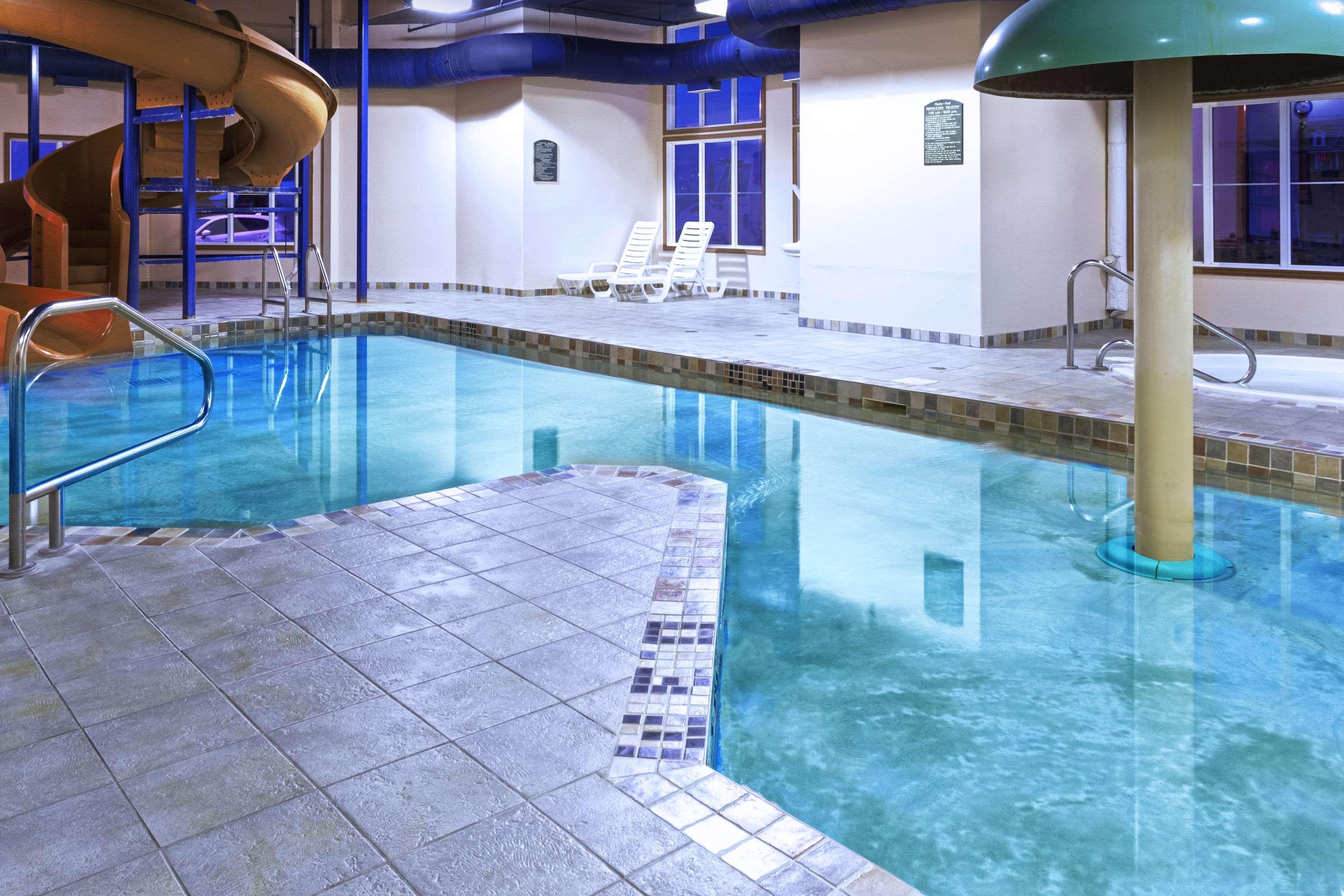 Super 8 By Wyndham Caraquet Hotel Exterior photo