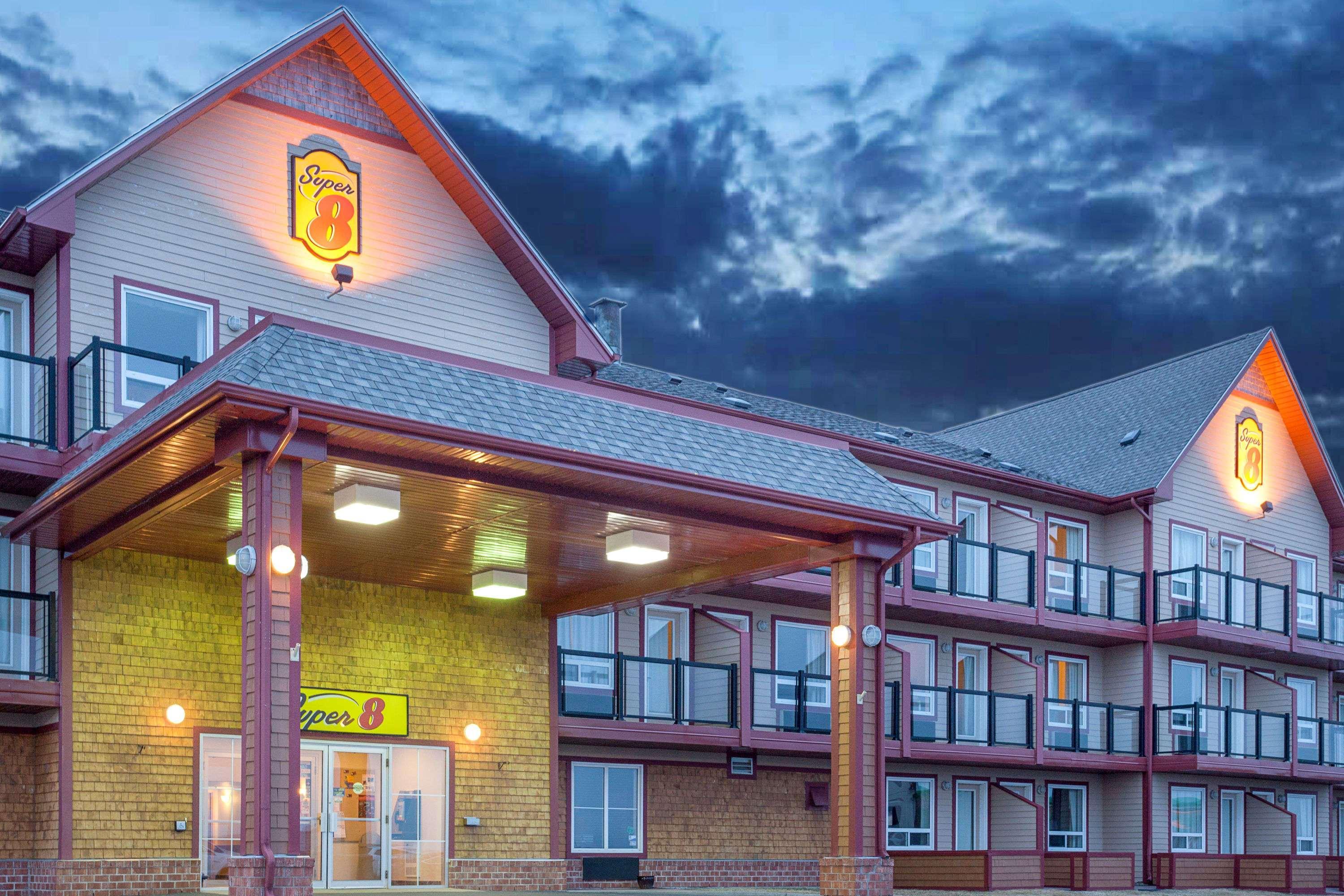 Super 8 By Wyndham Caraquet Hotel Exterior photo