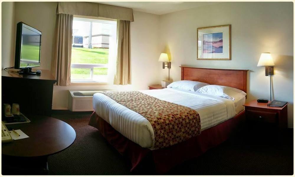 Super 8 By Wyndham Caraquet Hotel Exterior photo