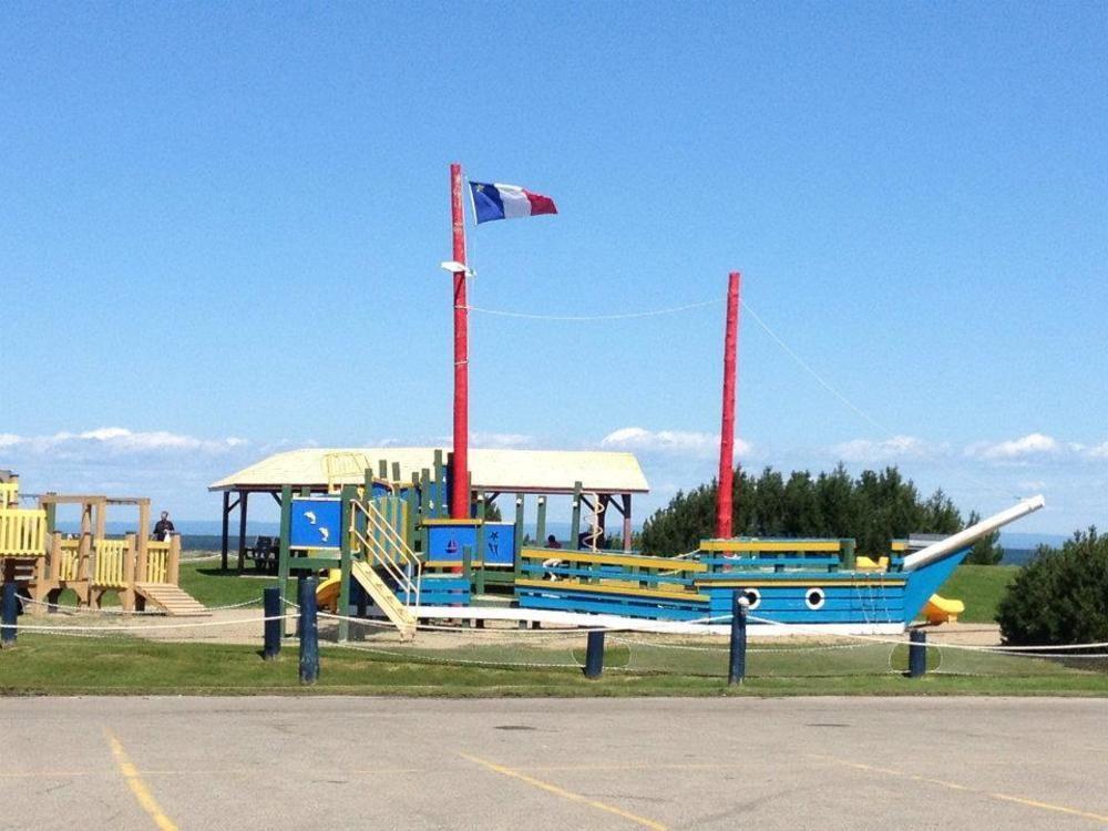 Super 8 By Wyndham Caraquet Hotel Exterior photo