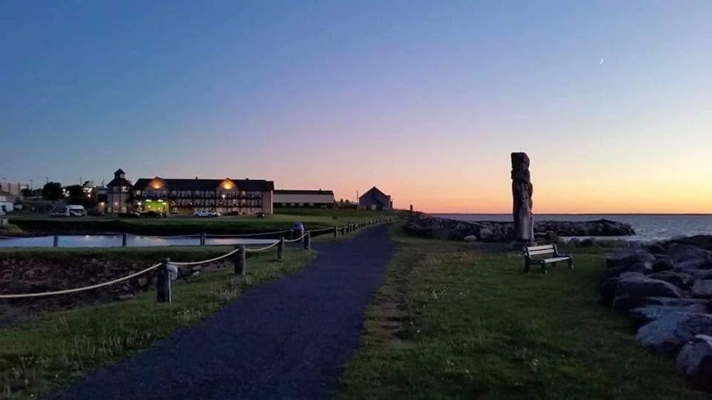 Super 8 By Wyndham Caraquet Hotel Exterior photo