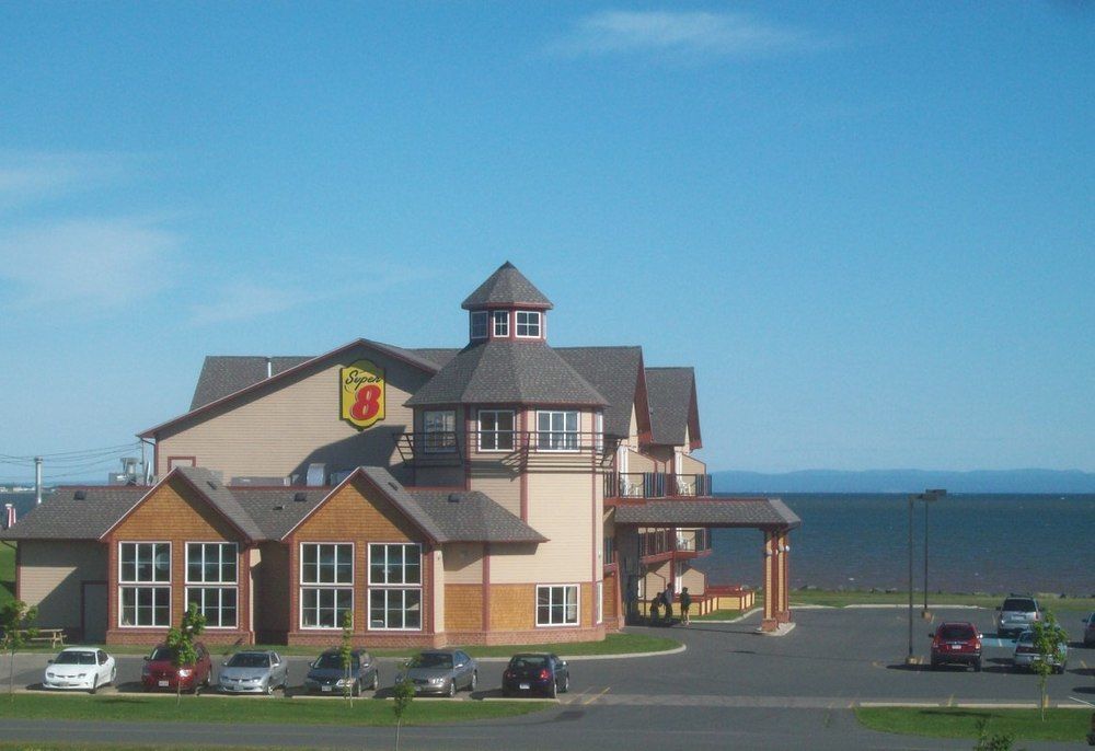 Super 8 By Wyndham Caraquet Hotel Exterior photo