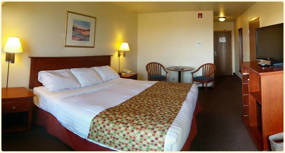 Super 8 By Wyndham Caraquet Hotel Exterior photo