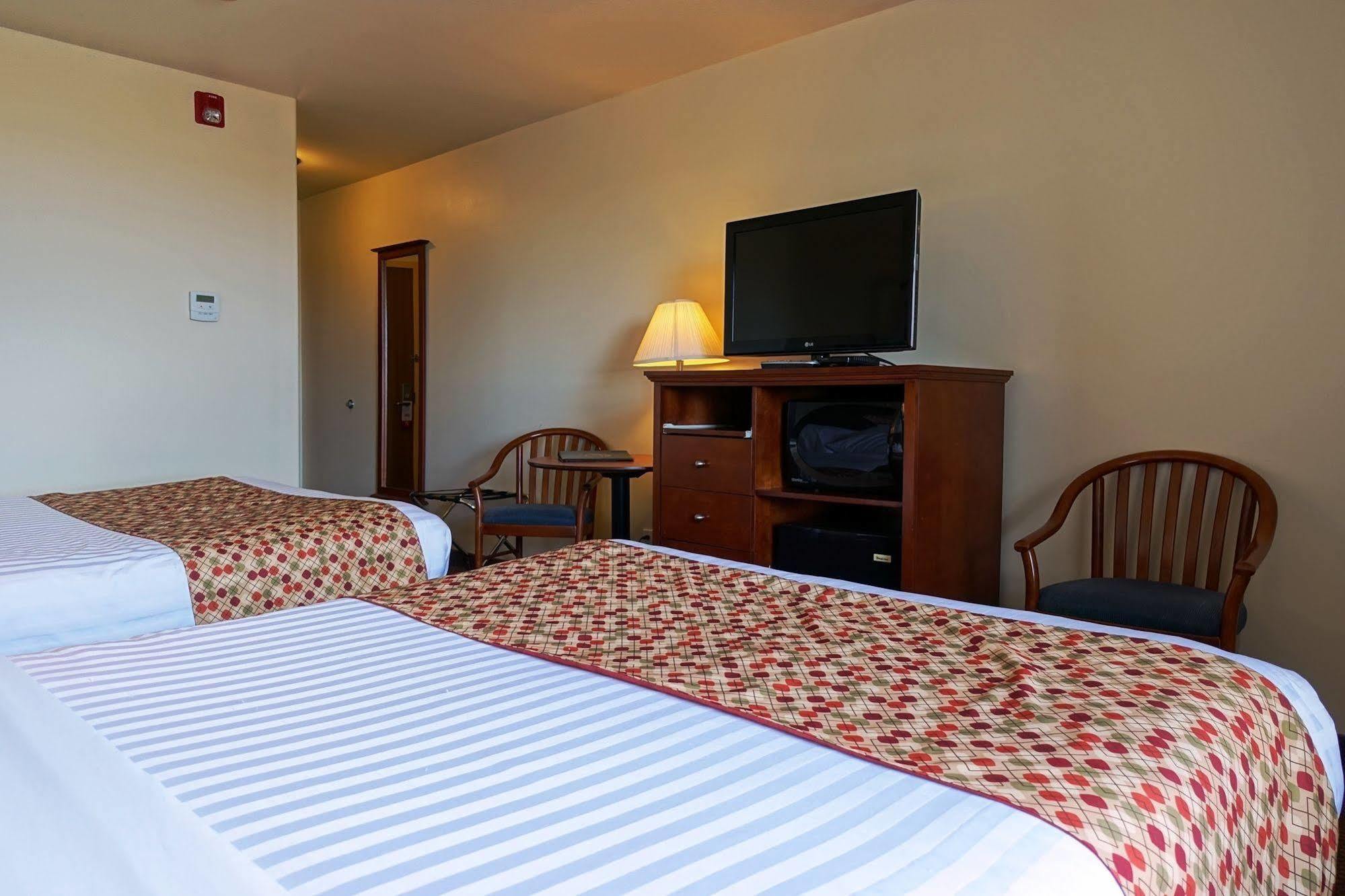 Super 8 By Wyndham Caraquet Hotel Exterior photo