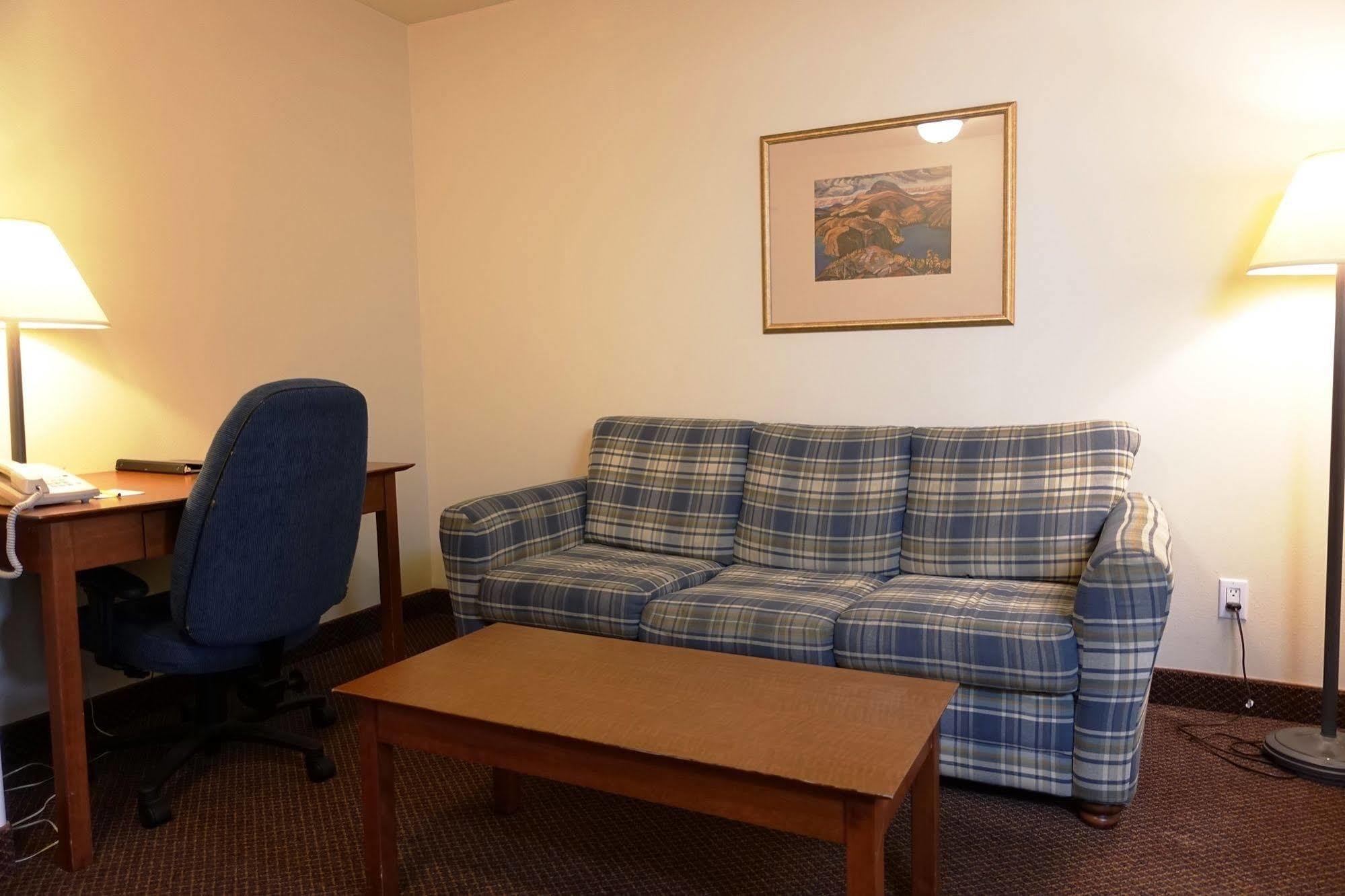 Super 8 By Wyndham Caraquet Hotel Exterior photo