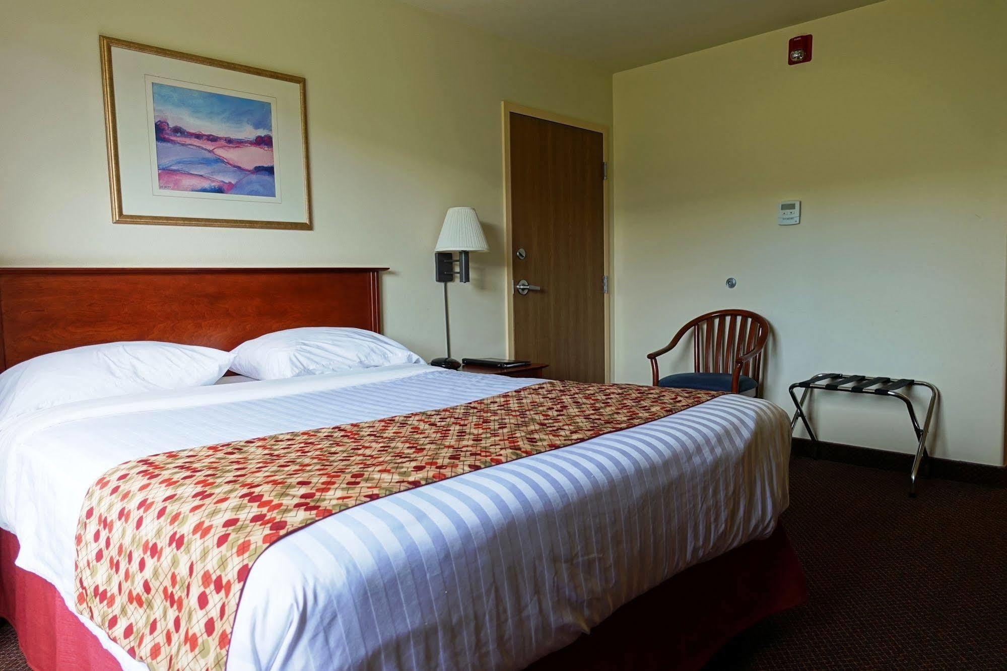 Super 8 By Wyndham Caraquet Hotel Exterior photo