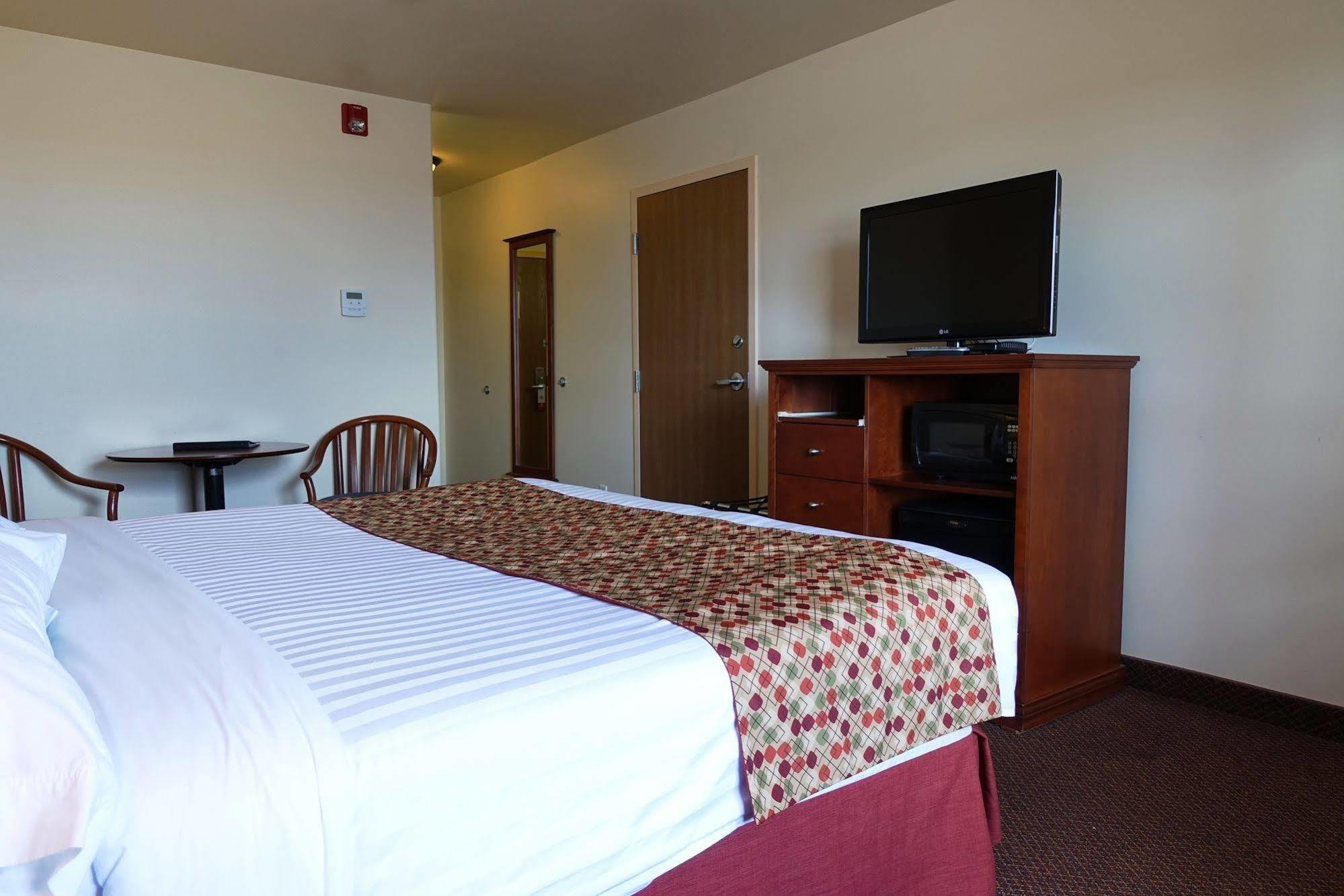 Super 8 By Wyndham Caraquet Hotel Exterior photo