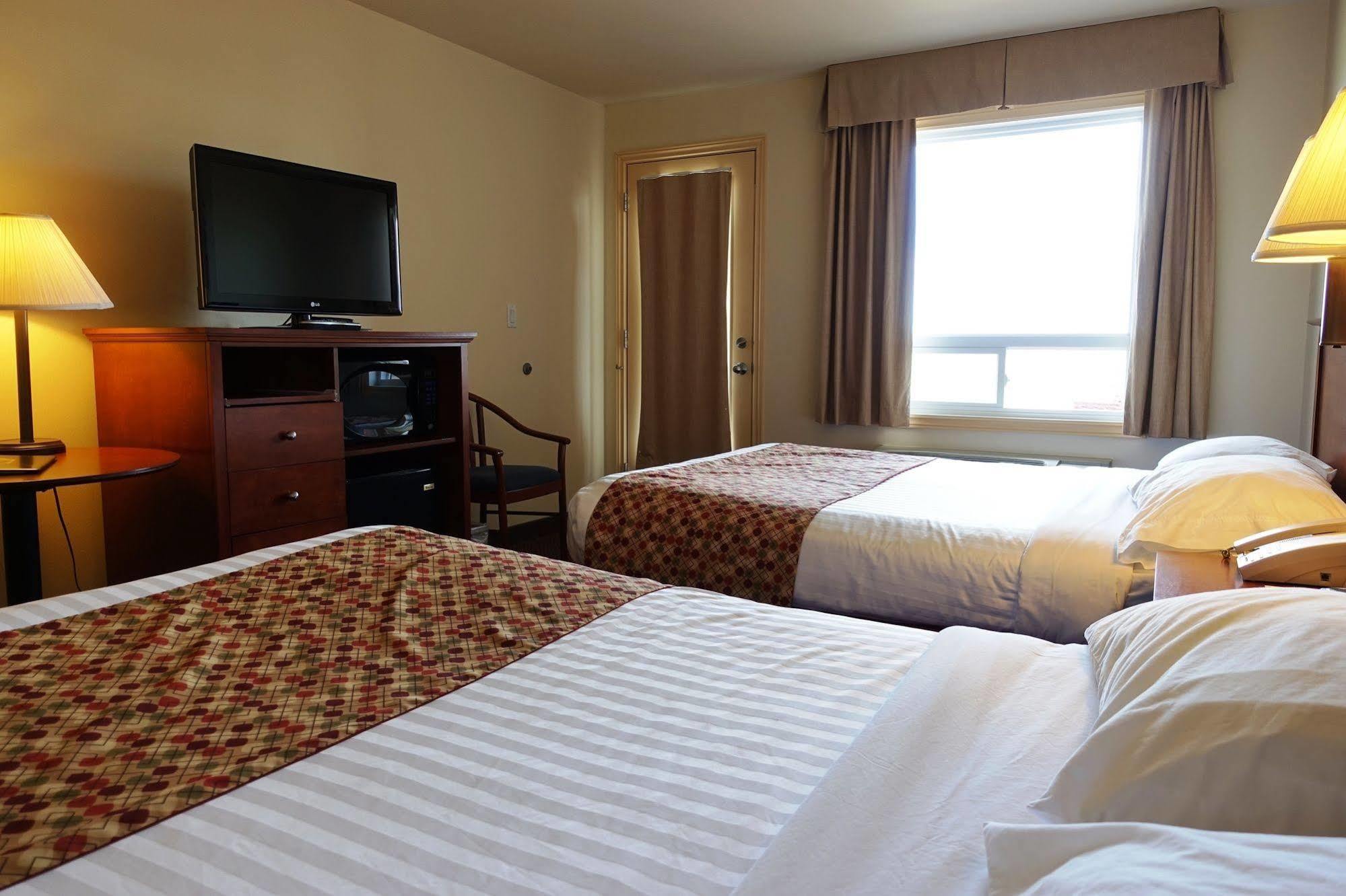 Super 8 By Wyndham Caraquet Hotel Exterior photo