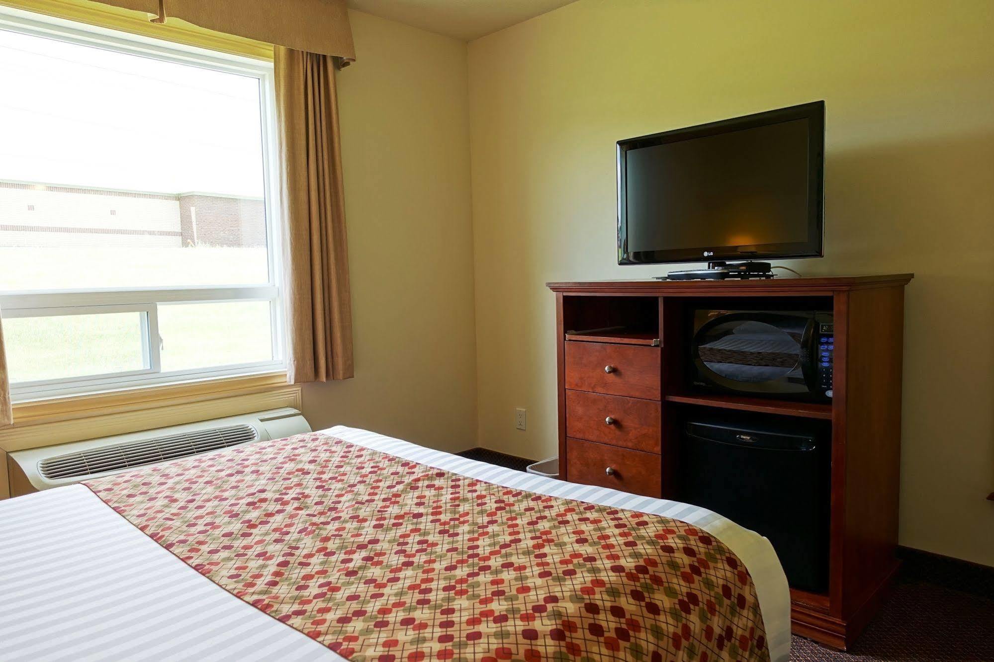 Super 8 By Wyndham Caraquet Hotel Exterior photo